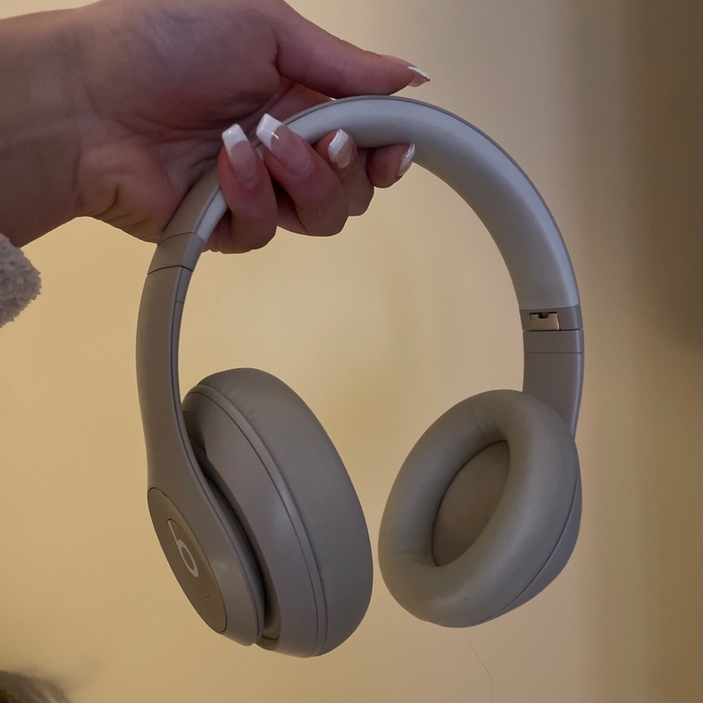 Beats Studio Pro Bluetooth Wireless Headphones color sandstone
